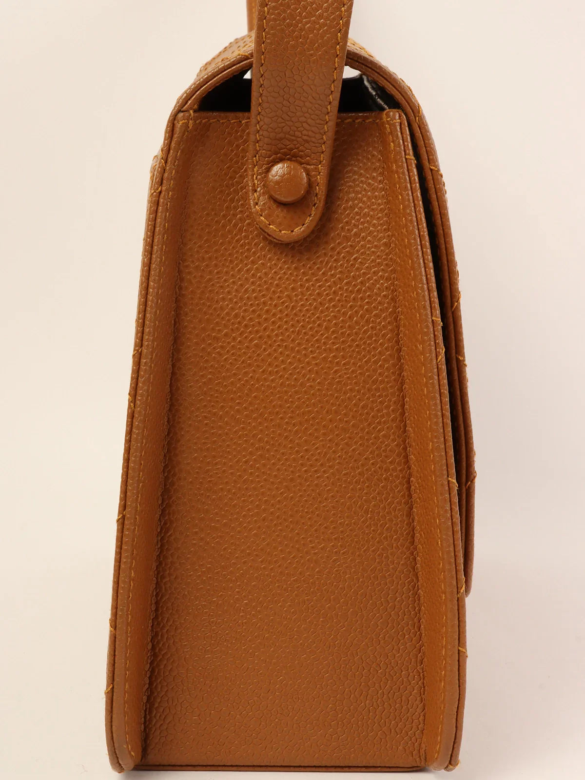 Women's shoulder bag wholesale offer -CHANEL Around 1998 Made Caviar Skin Turn-Lock Shoulder Bag Camel