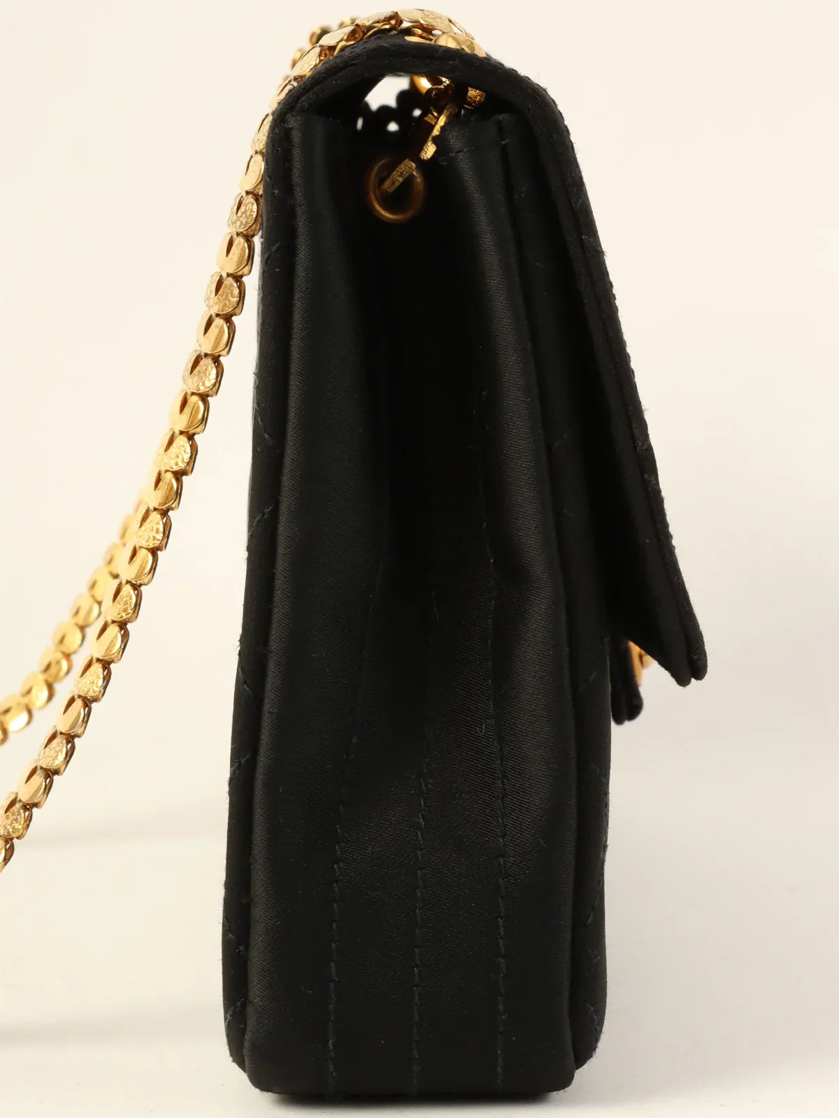 Women's chain bag fashion outfit -CHANEL Around 1985〜1990 Made Silk Satin Circle Turn-Lock Chain Bag Black