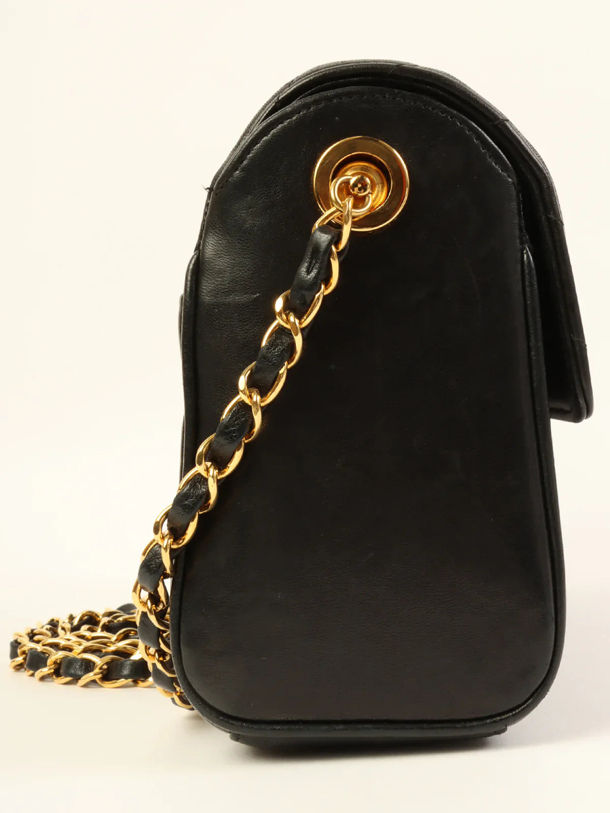 Women's chain bag squad ensemble -CHANEL Around 1992 Made Chevron Turn-Lock Chain Bag Black